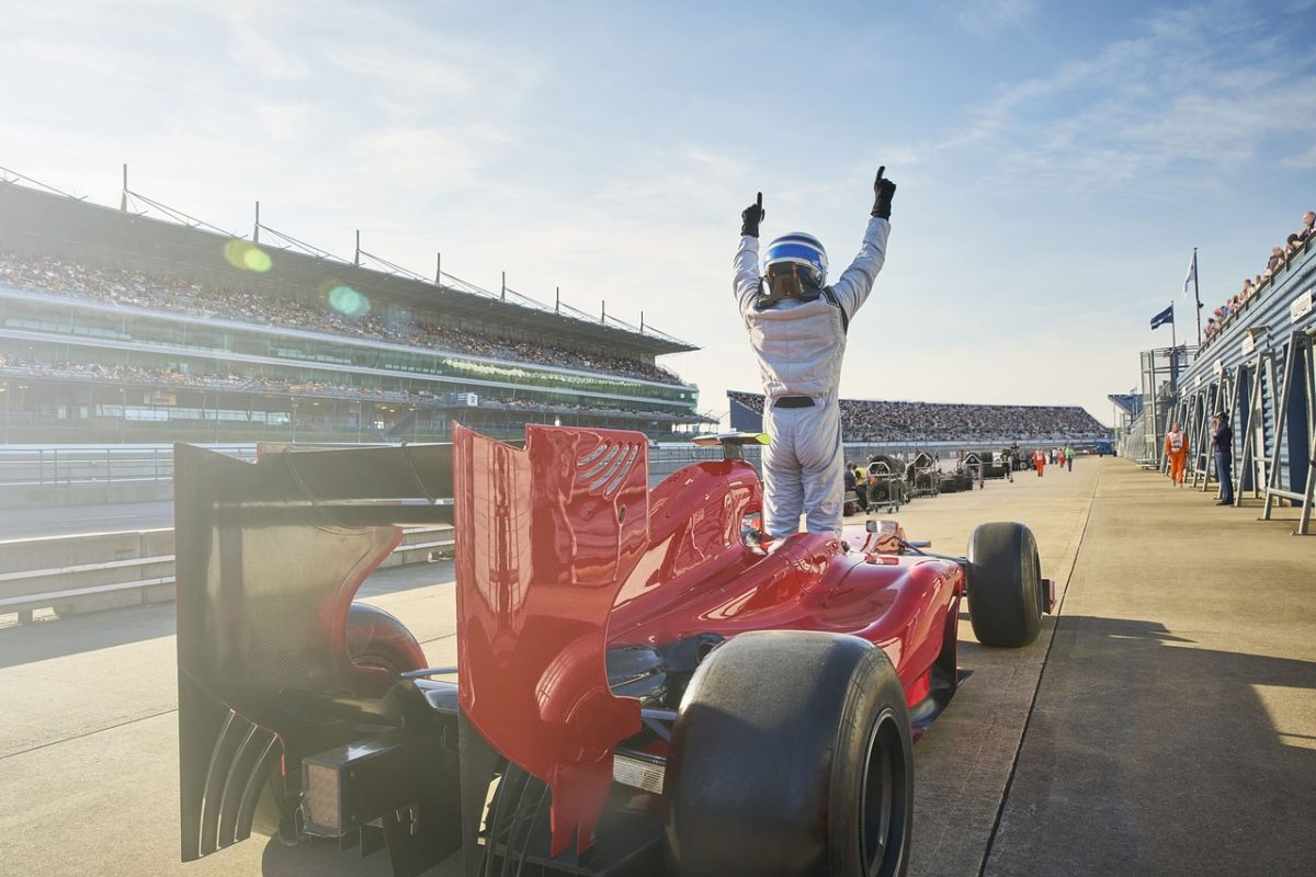 ミラノのキャットウォークで行われるヴァーサスのサマースポーツ