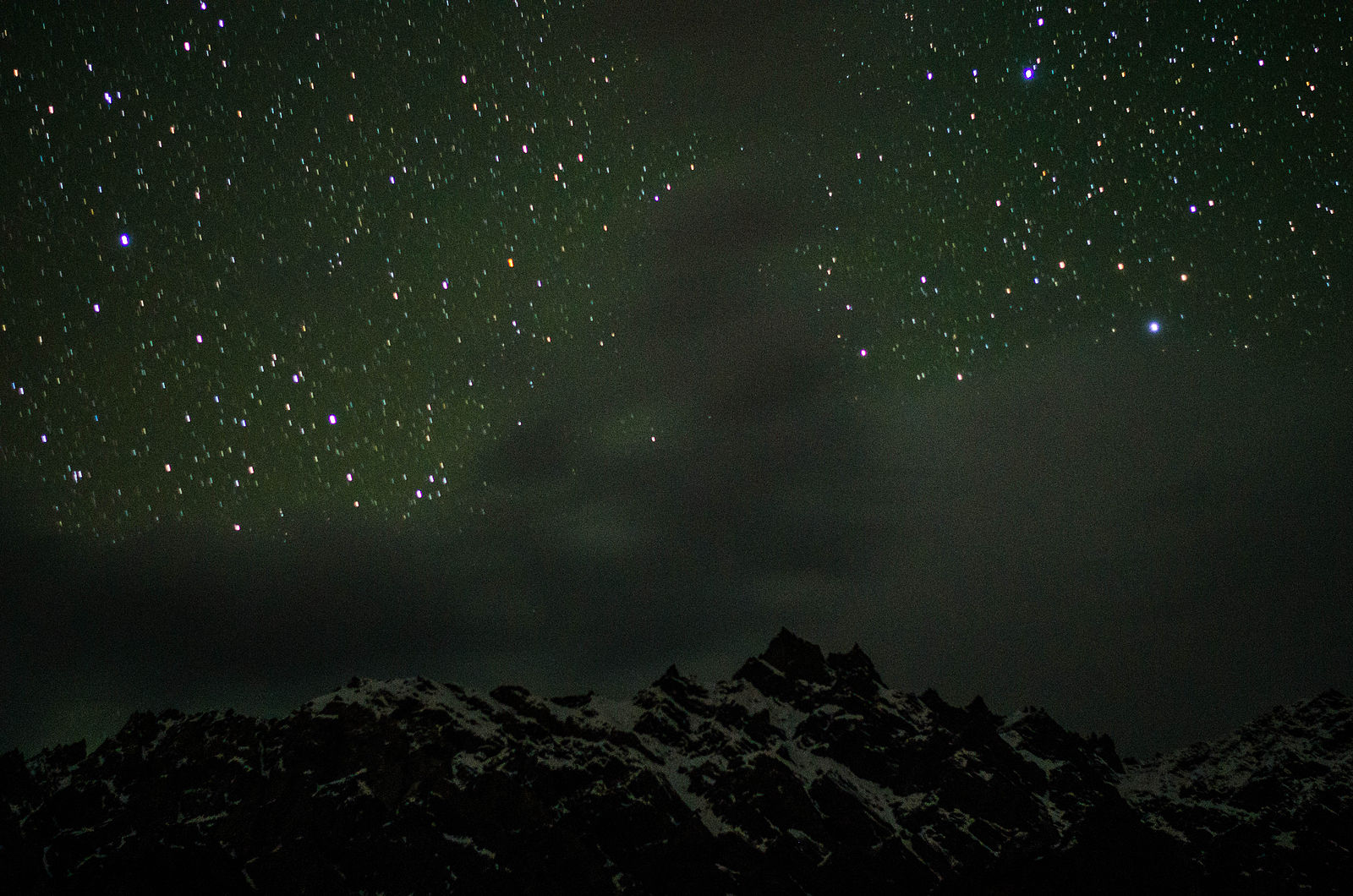 コットン 寝具には綿を使用するのが一般的です。